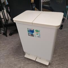 美品フットペダル式ゴミ箱