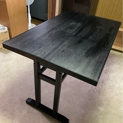 ダイニングテーブルの画像
