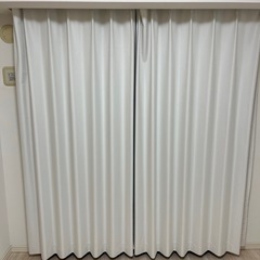 ニトリ　カーテン　遮光1級 遮熱 遮音 カーテン ディナ 100X190cm 2枚入り ホワイト NITORI 7312001の画像