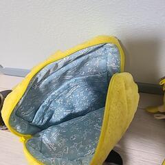 スポンジボブのリュックとポーチの画像