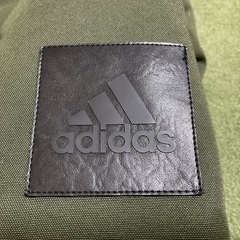 adidasのジャケットの画像