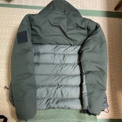 adidasのジャケットの画像