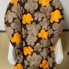 【値下しました】クッション2枚つき　コンビ　ネムリラ　ハイローチェアの画像
