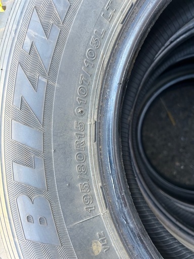 スタッドレスタイヤ195/80R15