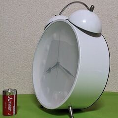 ■Simple is the best★白い目覚まし時計★シンプルな壁掛け兼用置時計◎シンプルライフにお勧め◎直径２１.５ｃｍ◎の画像