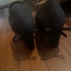 後ろのリボンが可愛い厚底パンプスの画像