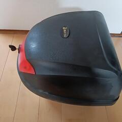 スクーターのリアケースの画像