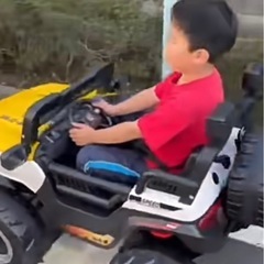 ラジコンカーの画像
