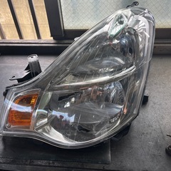 ブルーバードシルフィ　ヘッドライトの画像