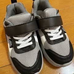 子供用スニーカー 18cm