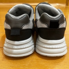 子供用スニーカー 18cmの画像