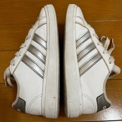 adidas 子供用スニーカー 18cmの画像
