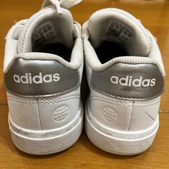 adidas 子供用スニーカー 18cmの画像