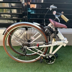 折り畳み自転車　白　700C (26インチ〜27インチ相当)　7段変速 CAPTAIN STAG　　　の画像