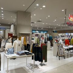 イオンモール旭川駅前で楽しく和気藹々で働きませんか？社会保険完備・長期有給休暇取得可です♪月給200,000～250,000☆の画像