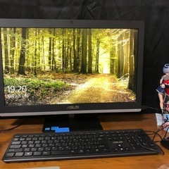 デスクトップパソコン、Bluetoothキーボード、マウス