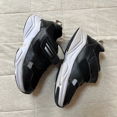 キッズ　シューズ　スニーカー　黒　20cmの画像