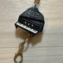 新品　ピアノ型　リールキーホルダーの画像
