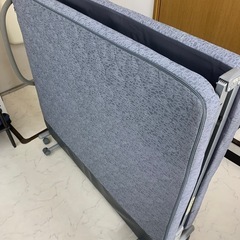 セミダブル折りたたみベッドの画像