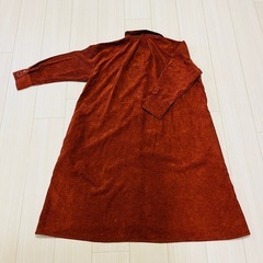 【新品タグ付き】 レディース 冬服 ワンピース 茶色 冬ワンピース 膝下 Mの画像
