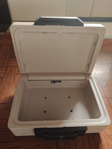 ２．　再度、お値下げしました！　Sentry　ポータブル 耐火保管庫　鍵付き　説明書付き