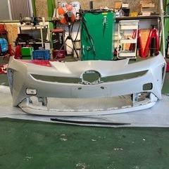 トヨタ　プリウス　フロントバンパー　