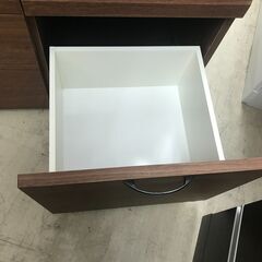 【ジャングルジャングル石津店】値下げしました！キッチンボード キッチン収納 幅89cm MOISS　女性が使いやすい 食器棚 レンジ台 北欧 ヴィンテージ キッチン収納棚 食器棚 キッチン 収納 キッチン収納 キッチンボード 北欧 レンジ台 レンジボード 食器 台所 コンセント付 キッチン ラック スライドチェスト 大容量 おしゃれ 一本型 クリーニング済 堺市 石津の画像