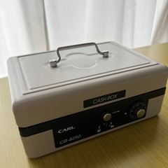 【新品未使用】　小型金庫