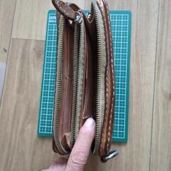 少し大きめのラウンドファスナー本革財布の画像