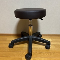 マッサージ折りたたみ式施術用ベッド　昇降式椅子のセットの画像