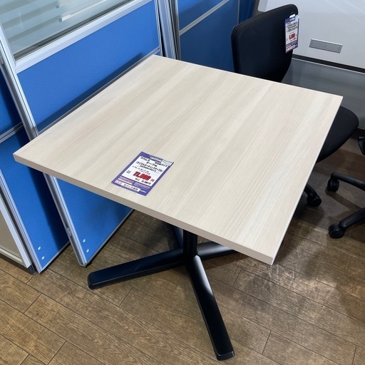 JJ-6 【オフィス家具専門店】オカムラのテーブルです！