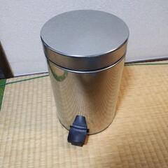 受渡予定者決定済み便利な足踏み式ゴミ箱