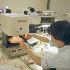 簡単な伝票入力のお手伝いを募集しています。創業30年の歯科技工所、一緒に働きましょう。の画像