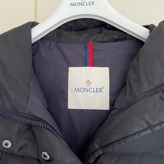モンクレール　スタッズ付きレディース　ダウンコートの画像