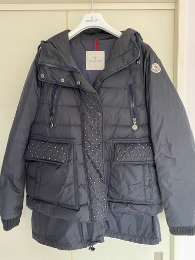 モンクレール　スタッズ付きレディース　ダウンコート