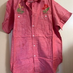 【新品未使用】タグ無し赤い花刺繍半袖シャツ　身幅60