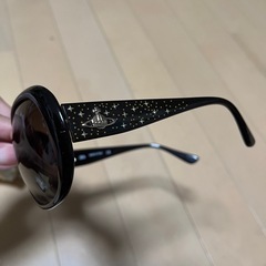 ヴィヴィアンウエストウッド サングラス
の画像