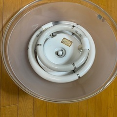 蛍光灯ペンダントライトの画像