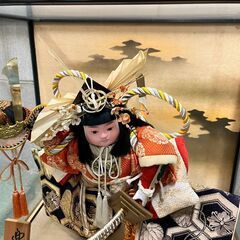 日本人形 光陽 兜差 ケース付 幅54cm×奥行36cm×高さ55cm の画像