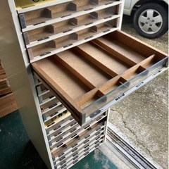 木製ラック　昭和レトロ　ミシン糸の棚の画像