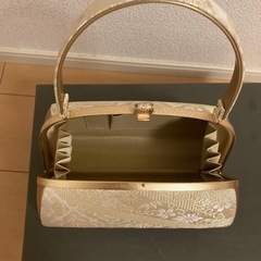 着物用バッグと草履の画像