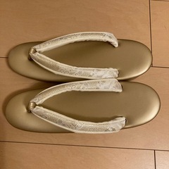 着物用バッグと草履の画像
