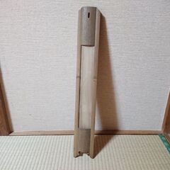 表面が竹製 短冊掛け　正面は樹脂カラス？で短冊は後ろから入れるタイプ　短冊が汚れにくいの画像