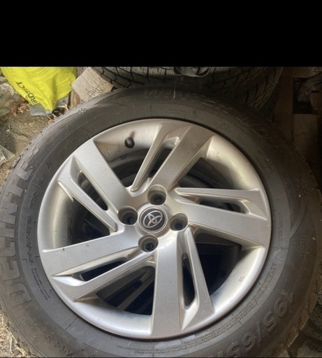 引き取り相手決定！！　トヨタライズ　冬タイヤ、ホイール付き