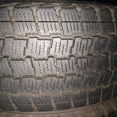 ハイエースホイール＆22年製スタッドレスタイヤ　4本セットの画像