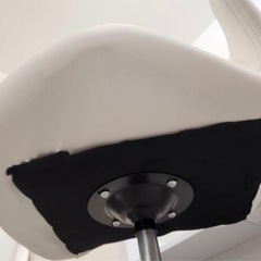 白　オフィスチェアの画像