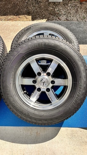 スタッドレスタイヤ　ハイエース