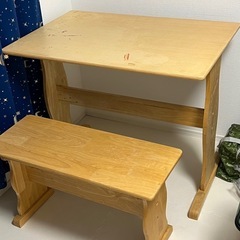 机と椅子の画像