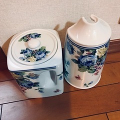 トイレ　　　　ポット　ブラシ入れ
