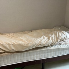 シングルベッド、マットレス、布団付き